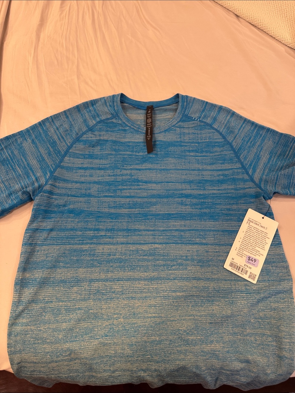 lululemon athletica Metal Vent Tech T 2.0 in Blue and White